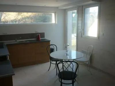 Cuisine ou kitchenette dans l'établissement STUDIO PROCHE DE LA MER