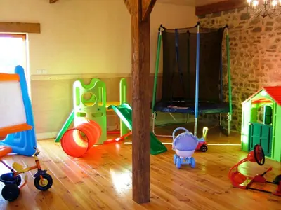 Club pour enfants de l'établissement Maison charmante avec piscine partagée à Nehou