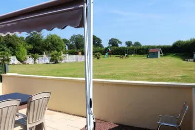 Plan de l'établissement Maison charmante avec piscine partagée à Nehou