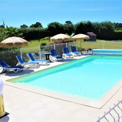 Maison charmante avec piscine partagée à Nehou
