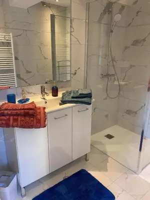 Salle de bains dans l'établissement Le Torcopel