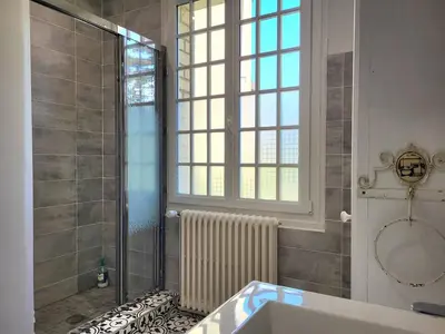 Salle de bains dans l'établissement Maison Familiale, Plage à 250m, Calme, Jardin, Terrasse, WIFI - FR-1-465-75