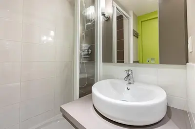 Salle de bains dans l'établissement Courlis Cendré