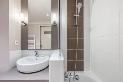 Salle de bains dans l'établissement Courlis Cendré