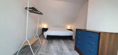 Un ou plusieurs lits dans un hébergement de l'établissement Maison 3 ch vue sur mer confortable lumineuse belle terrasse grand jardin 10 mn à pied de la plage - proche supérette et Omaha Beach