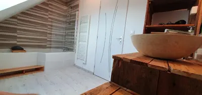 Plan de l'établissement Maison 3 ch vue sur mer confortable lumineuse belle terrasse grand jardin 10 mn à pied de la plage - proche supérette et Omaha Beach