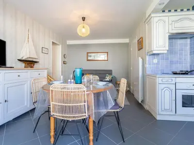 Cuisine ou kitchenette dans l'établissement Apartment Montaigu by Interhome
