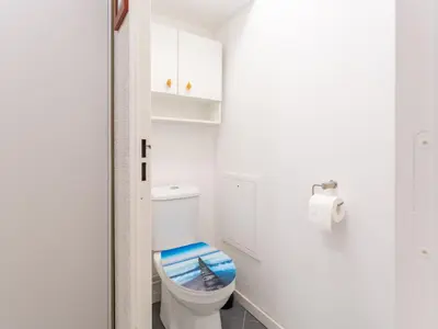 Salle de bains dans l'établissement Apartment Montaigu by Interhome