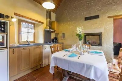 Cuisine ou kitchenette dans l'établissement Chaleureux gîte aux portes de l'histoire