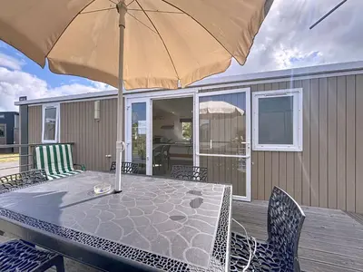 Terrasse ou espace extérieur de l'établissement Mobil-home PMR tout confort, 200m plage, piscine, 4 pers, 2 chambres, parking, wifi, ménage inclus - FR-1-361A-42