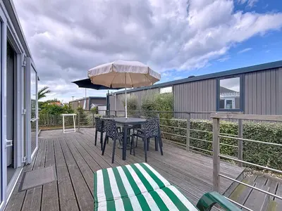 Balcon ou terrasse dans l'établissement Mobil-home PMR tout confort, 200m plage, piscine, 4 pers, 2 chambres, parking, wifi, ménage inclus - FR-1-361A-42