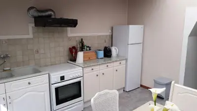 Cuisine ou kitchenette dans l'établissement La p'tite maison de la plage