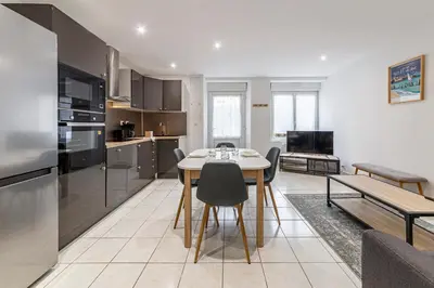 Cuisine ou kitchenette dans l'établissement Le Carnot's - Wifi - Centre Cancale