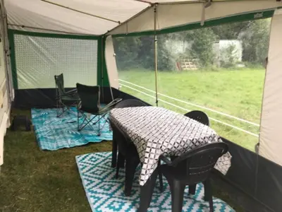 Jardin de l'établissement Inviting 2-Bed Cabin in Domfront En Poiraie