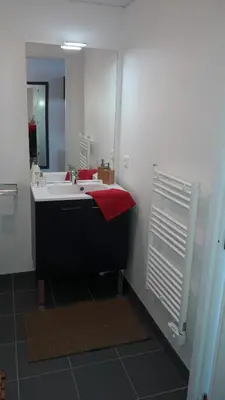 Salle de bains dans l'établissement Résidence Nemea Caen Beaumois