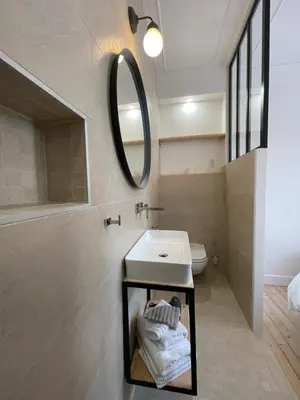 Salle de bains dans l'établissement La Nacre - Logement de charme - Cabourg