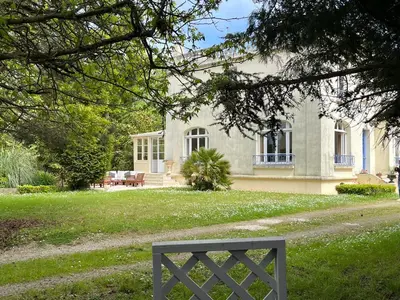 Jardin de l'établissement L'Ile des Iris - à 200 m de la plage
