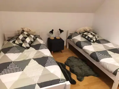 Un ou plusieurs lits dans un hébergement de l'établissement Maison chaleureuse à Bréville-sur-Mer avec jardin privé.