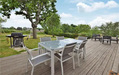 Jardin de l'établissement Pet Friendly Home In Marcey-Les-Grèves