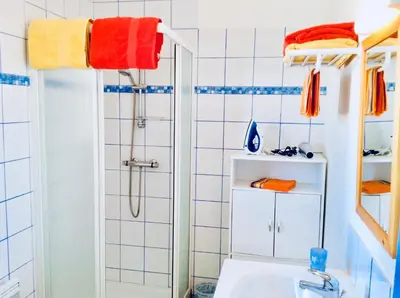 Salle de bains dans l'établissement Les Oiseaux