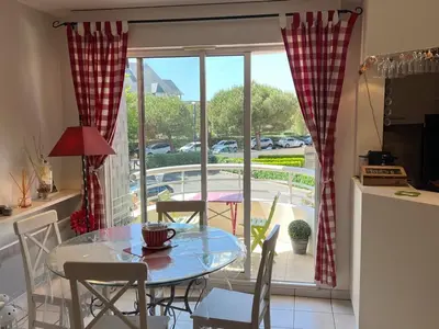Plan de l'établissement Élégant 2P à Dives-sur-Mer : Terrasse, Proche Plage et Port - FR-1-487-339