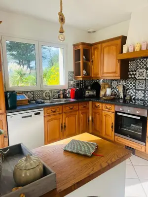 Cuisine ou kitchenette dans l'établissement Le 4 Maison de charme proche de la plage wifi