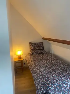 Un ou plusieurs lits dans un hébergement de l'établissement Maison du Cap Lihou, Duplex au 1er et 2ème étage mansardé, Quartier Historique, GRANVILLE