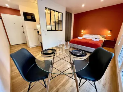 Un ou plusieurs lits dans un hébergement de l'établissement Studio avec grande terrasse et parking privatifs