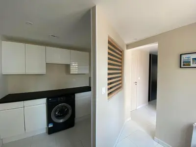 Cuisine ou kitchenette dans l'établissement Maison cosy en plein coeur de Ouistreham