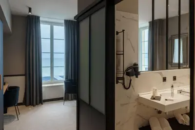 Salle de bains dans l'établissement Hotel de la Plage