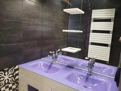 Salle de bains dans l'établissement La maison du bonheur