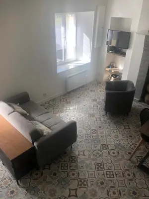 Télévision ou salle de divertissement dans l'établissement La Maison du Pêcheur