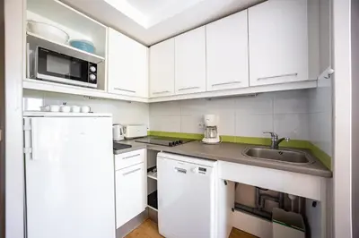 Cuisine ou kitchenette dans l'établissement Hibou des marais