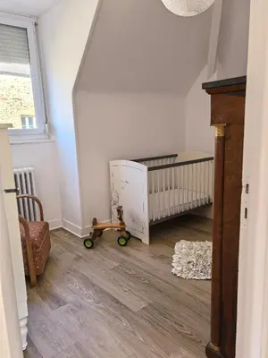 Un ou plusieurs lits dans un hébergement de l'établissement La Triolette, maison chaleureuse, indépendante et refaite à neuf dans le Vieux Coutainville, tourisme ou télétravail