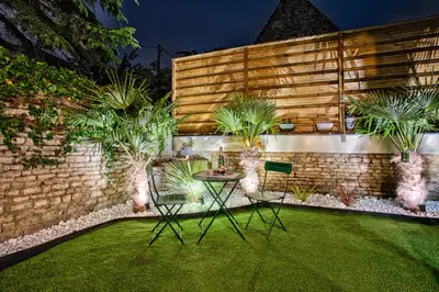 Jardin de l'établissement Appartement fraîchement rénovée - Jacuzzi au cœur de Caen