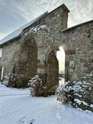 L'établissement Le Manoir de la Beslière - Gîte et Chambres d'hôtes en hiver