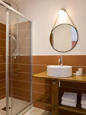 Salle de bains dans l'établissement Le Manoir de la Beslière - Gîte et Chambres d'hôtes