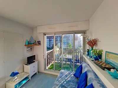 Télévision ou salle de divertissement dans l'établissement Appartement 3 pièces, vue sur mer piscine tennis proche thalasso