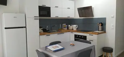 Cuisine ou kitchenette dans l'établissement Charmant et lumineux logement, au cœur de Cabourg