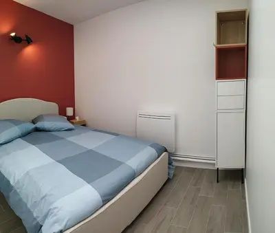 Un ou plusieurs lits dans un hébergement de l'établissement Charmant et lumineux logement, au cœur de Cabourg