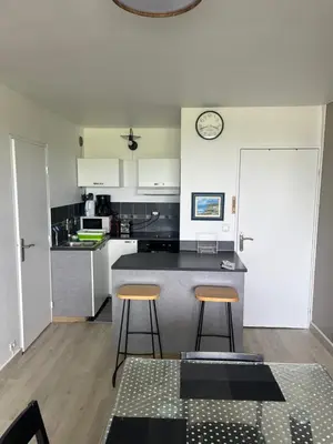 Cuisine ou kitchenette dans l'établissement Appartement 2 pièces à Cabourg