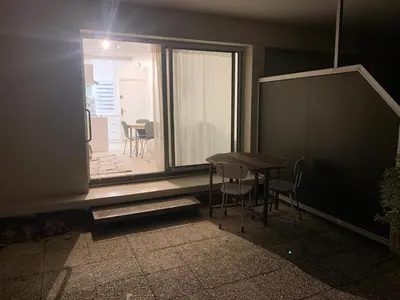 Coin salon dans l'établissement Studio en hypercentre refait à neuf en 2023 avec une belle terrasse!