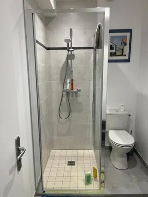 Salle de bains dans l'établissement Le coquillage magique
