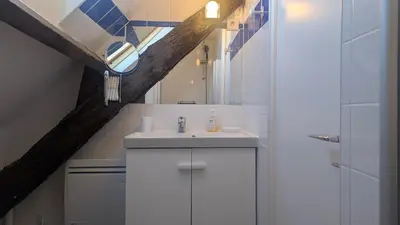 Salle de bains dans l'établissement La Glycine, maison normande proche de la mer et des lieux touristiques