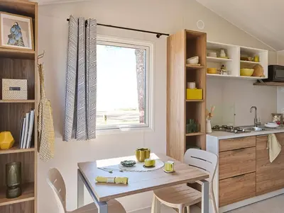Cuisine ou kitchenette dans l'établissement Camping le Rivage