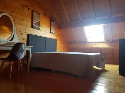 Un ou plusieurs lits dans un hébergement de l'établissement SUPERBE CHALET AVEC PISCINE CHAUFFEE Juillet et Aout
