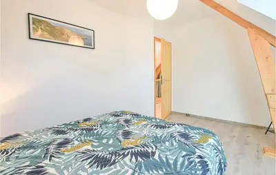 Un ou plusieurs lits dans un hébergement de l'établissement 3 Bedroom Stunning Home In Créances
