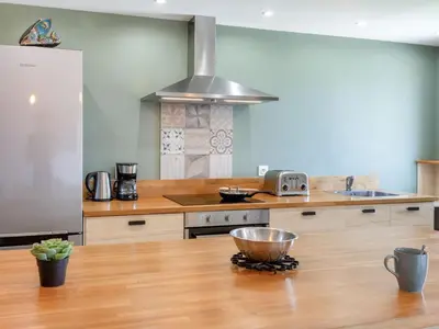 Cuisine ou kitchenette dans l'établissement Apartment Cap Cabourg-29 by Interhome