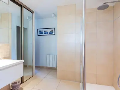 Salle de bains dans l'établissement Holiday Home l'Agon by Interhome