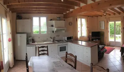 Cuisine ou kitchenette dans l'établissement Les pommiers doux
